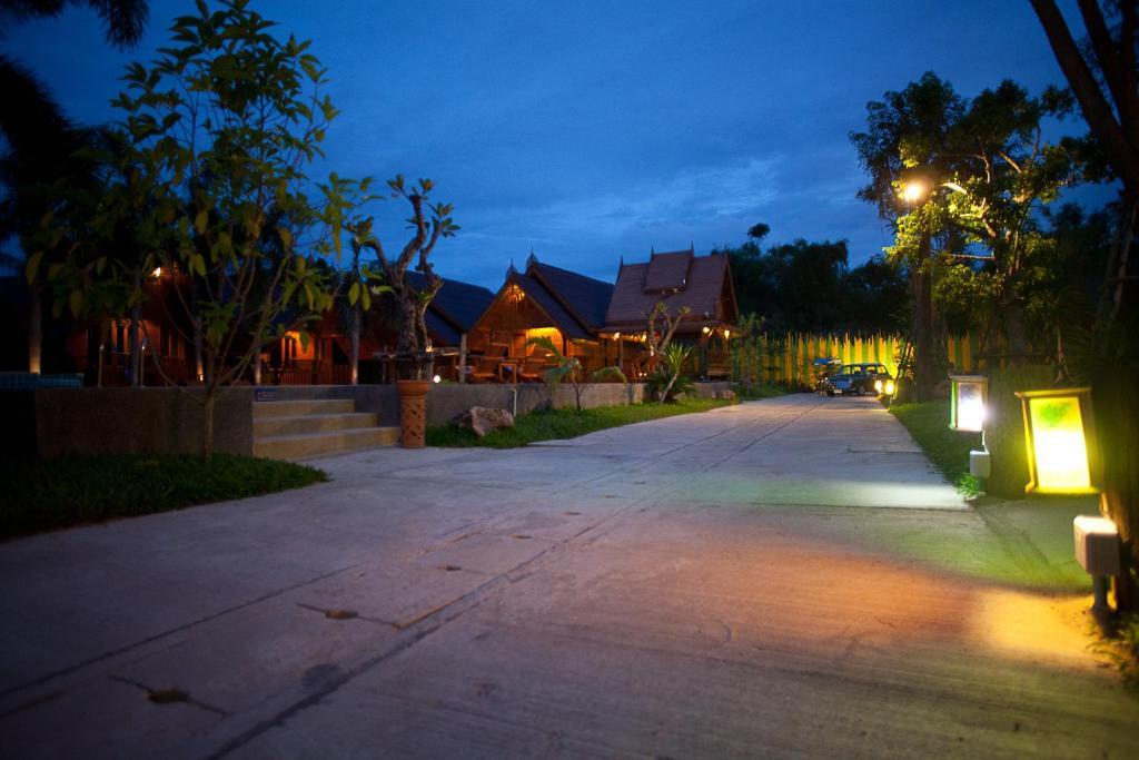 Srisawat Resort Cha-Am Exterior photo