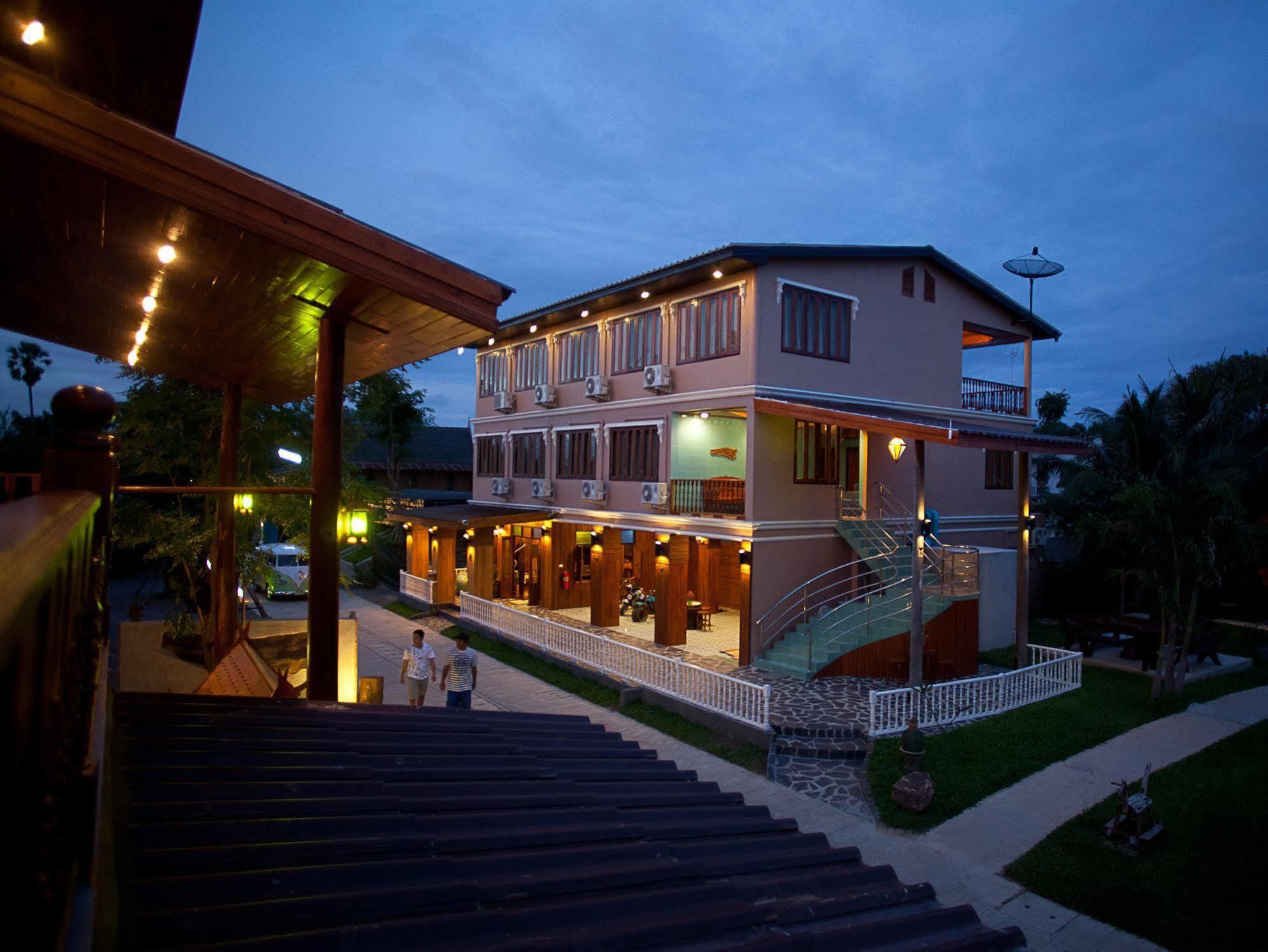Srisawat Resort Cha-Am Exterior photo